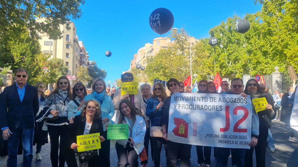 CarmenPicazoCs's tweet photo. 👏👏👏 Mil gracias a los compañeros que hoy se han manifestado por otros muchísimos más que no hemos podido defender hoy, en Madrid, lo que es de Justicia. 
#AbogadosYProcuradoresNoSeRinden
#JusticiaParaTodos
#RetaYa
#J2 https://t.co/YVWYZMUDfM
