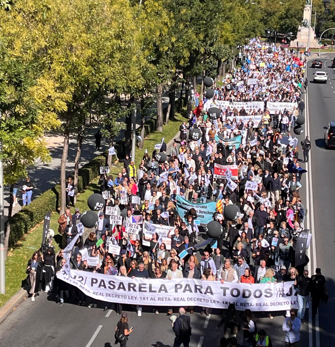 CarmenPicazoCs's tweet photo. 👏👏👏 Mil gracias a los compañeros que hoy se han manifestado por otros muchísimos más que no hemos podido defender hoy, en Madrid, lo que es de Justicia. 
#AbogadosYProcuradoresNoSeRinden
#JusticiaParaTodos
#RetaYa
#J2 https://t.co/YVWYZMUDfM