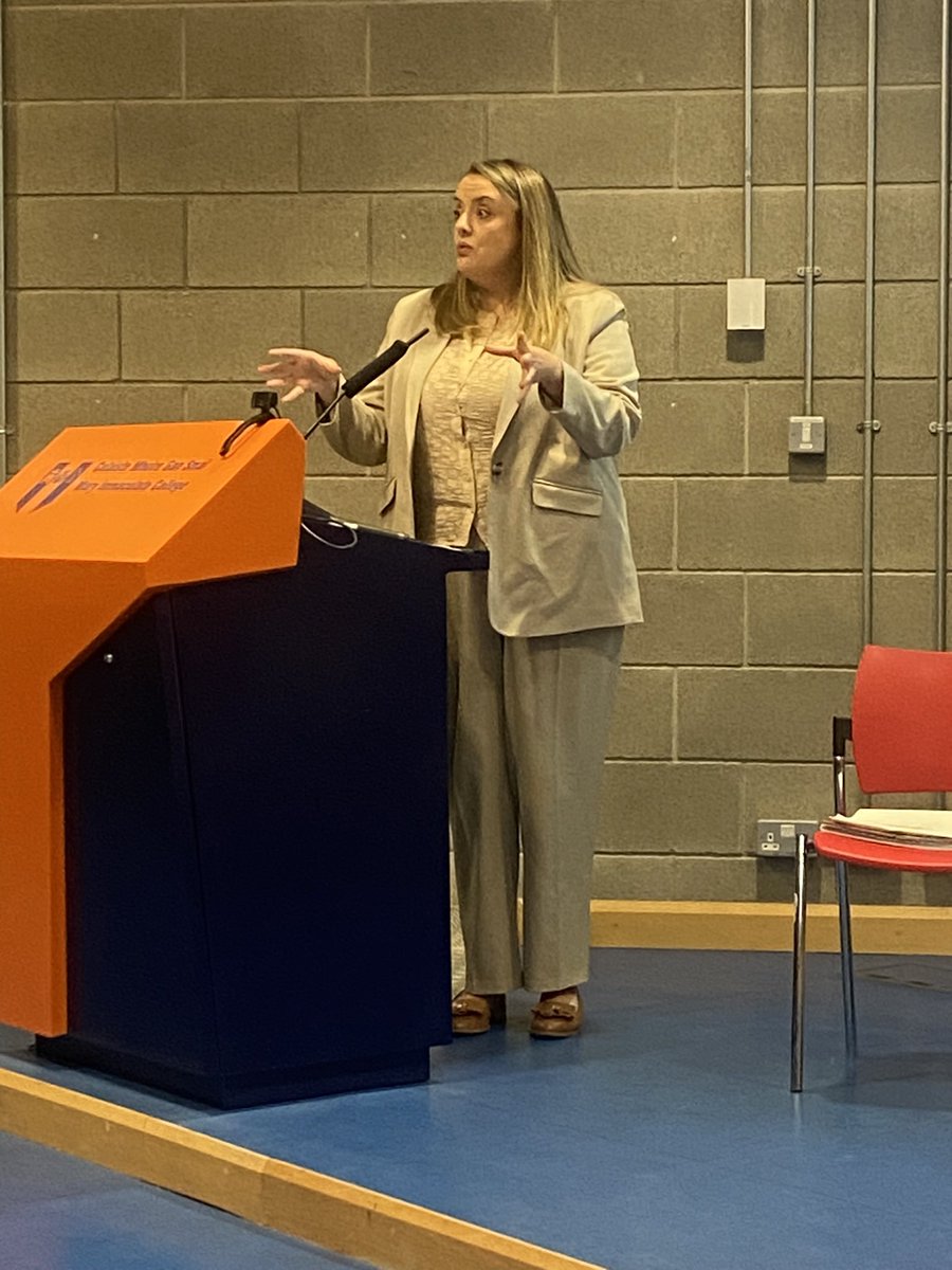 Gaeilge i nDámh an Oideachais CMgS tweet media