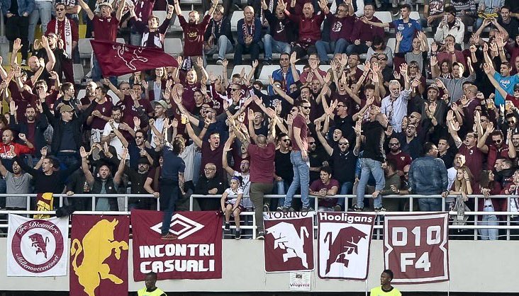 ultras1899_'s tweet photo. Groupe qui a subi une lourde répression, initiée par la direction du #Torino, les #TH ont dû se mettre en retrait depuis décembre 2019 et une vague d’IDS, avec plus de 70 #daspo. Avec le prochain retour des #diffidati, ils vont retrouver aujourd'hui la #CurvaPrimavera https://t.co/dYwstbdoV8