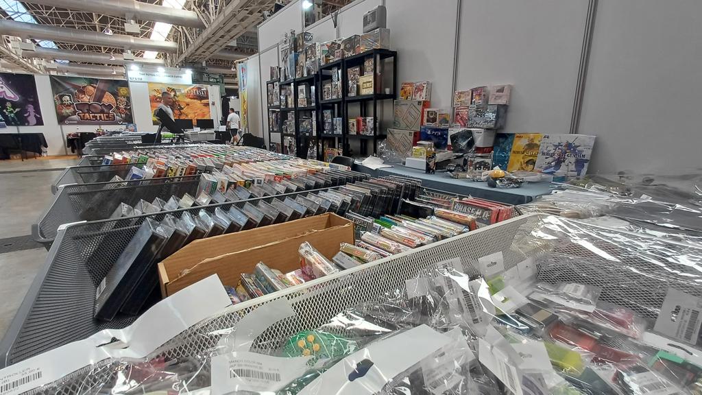 Último día en la <a href="/IndieDevDay/">IndieDevDay</a> , hemos traído material nuevo, corred insensatos!!