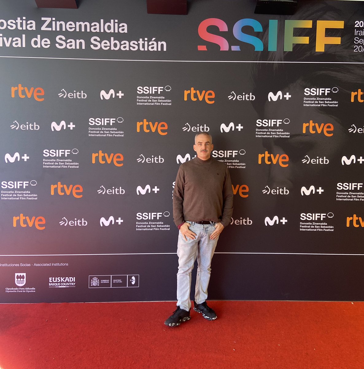 Beti izan ohi da atsegina <a href="/sansebastianfes/">Donostia Zinemaldia - Festival de San Sebastián</a> Zinemaldira hurbiltzea kulturari babesa emateko 

#kultura 

Cast en <a href="/jongoDesign/">Jon Gorroño</a>