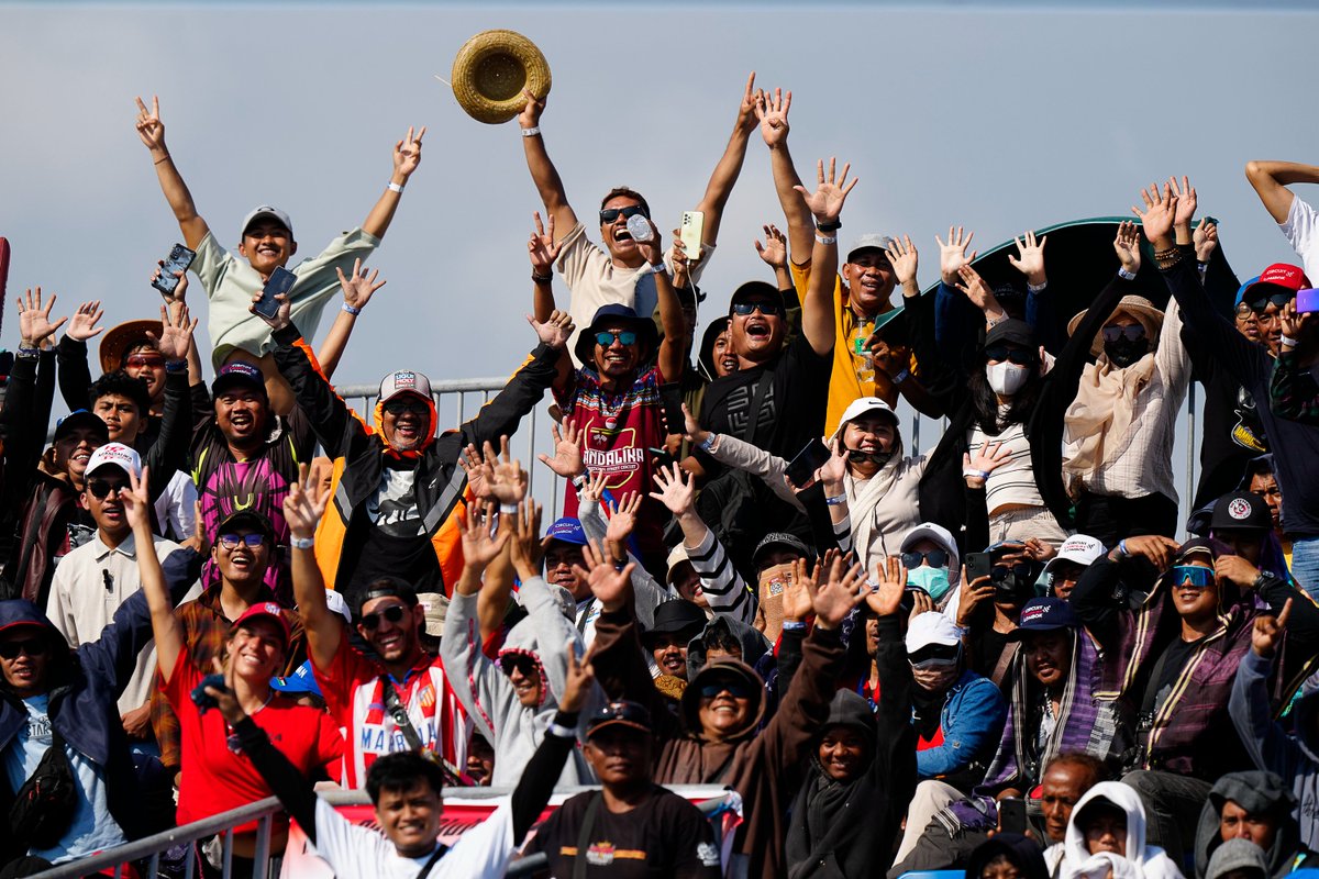 MotoGP's tweet photo. Thank you to the 121,252 fans in who came to see us this weekend at Pertamina Mandalika Circuit... and everyone who joined us for our parade on Wednesday! ❤️

Terima Kasih! 🙏

#IndonesianGP 🇮🇩 https://t.co/YBp0YLEPVd
