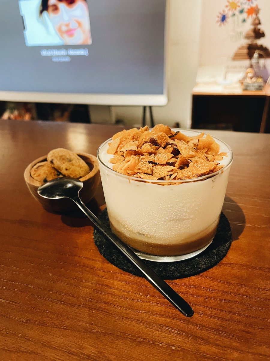 KilluaShady's tweet photo. I love coconut coffee 

#killuanguyen #killuashady #coffee #phocohanoi #dailyvlog #lovecoffee https://t.co/WrtO0lVyk3