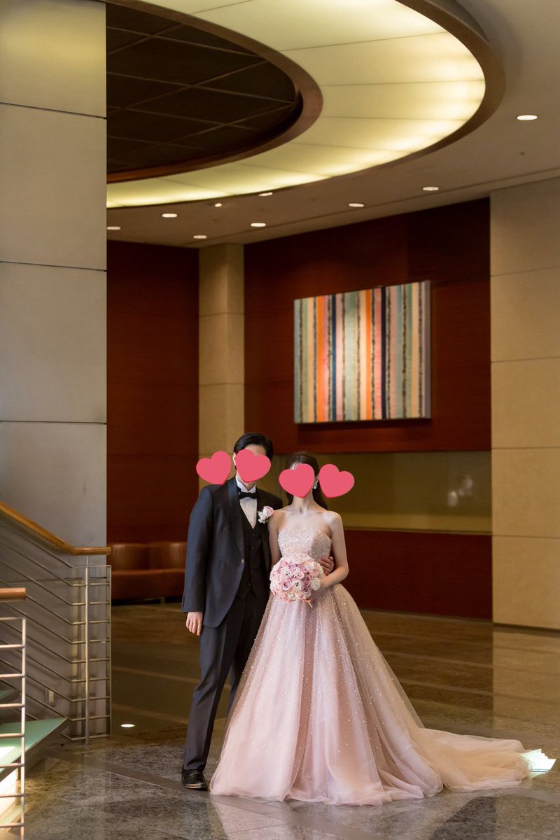 weddingmarron's tweet photo. CDレポ💗
ハツコエンドウ/オーロラ（ピンク）🫧
ボリュームが出るように計算されたドレスのデザインのおかげでウエストがかなり細見えする&胸元から裾まで施されたビーズの刺繍がキラキラして可愛い！！肌映りもこれが1番よかった。
ドレスが可愛すぎたので、小物とブーケはできるだけ控えめにしました💐