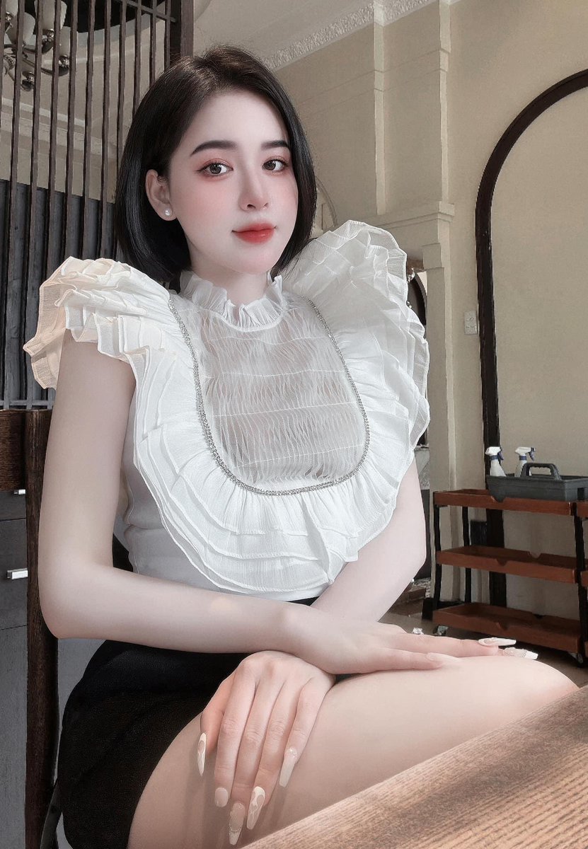 TieuMay92's tweet photo. Áo trắng có làm Anh lo lắng 🤪 https://t.co/gdWvGRPERN