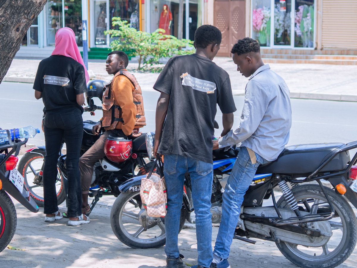 AzamPesa's tweet photo. KINONDONI NI AZAMPESA!!

Timu yetu ya mauzo imejipanga vyema kuhakikisha kwamba wananchi wa KINONDONI na viunga vyake wanafurahia huduma nafuu kwa Azampesa.

Wakala na watumiaji wa Azampesa TEMEKE wameongezwa.

#azampesa #liajabulakweli #temeke