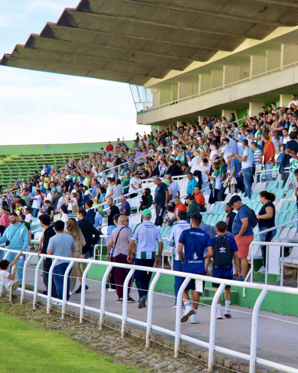 1️⃣5️⃣0️⃣0️⃣ adeptos num jogo treino de uma equipa da 2.ªdistrital! 

𝐕𝐈𝐓𝐎́𝐑𝐈𝐀 𝐅𝐂 🥹💚
