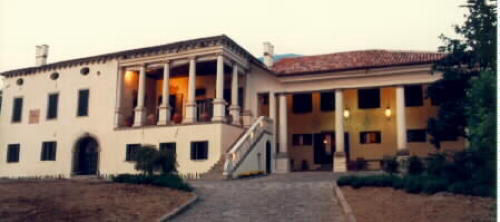 alberto_sanavia's tweet photo. #15ottobre 1809, #Vo: a Zovon, Pietro Benato acquista la villa che fu della famiglia veneziana dei #Paruta dal 1581 (attribuita al Palladio o suo collaboratore). Di origine lucchese, i Paruta diedero tra gli altri alla Serenissima lo storiografo Paolo, procuratore di San Marco https://t.co/GqqGzceedW