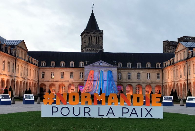 Session « Quels chemins prend l’Afrique ? » lors du Forum « Normandie pour la Paix » avec <a href="/YGuichaoua/">yguichaoua.bsky.social 🦋</a> @abdelhackbassou <a href="/currentanalyst/">Medhane Tadesse</a> Medhane Tadesse. Photos Olivier Thibaud