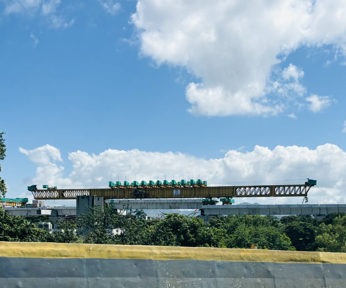 Gautaamm's tweet image. #MenAtWork #Pune #PuneMetro