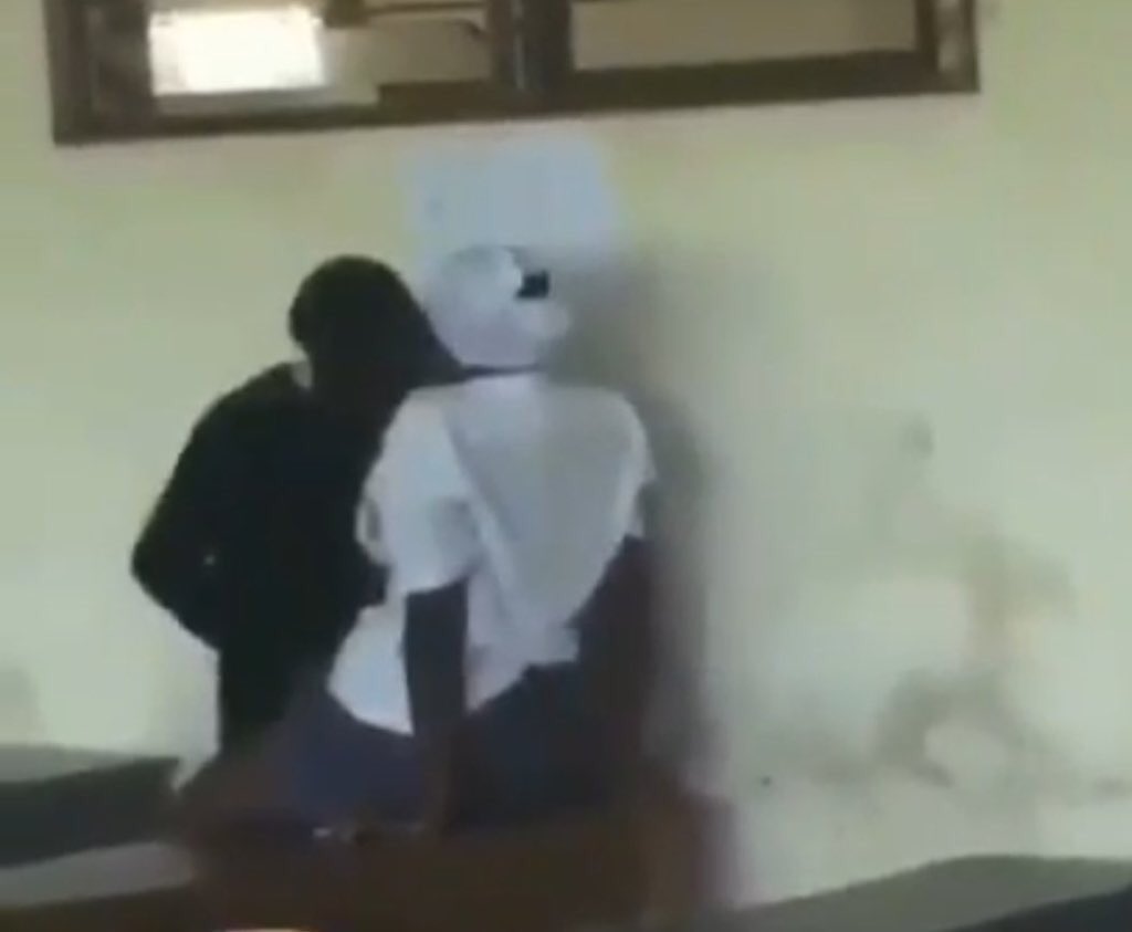 yovan_wood's tweet photo. What happened to your highschool lover? 🙂 https://t.co/Br0hVP75u9