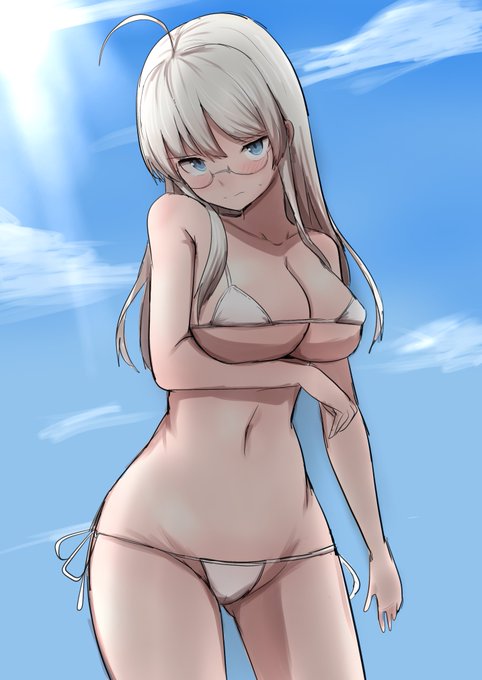 お題の白のマイクロビキニを着たヘイウッドちゃんです。 