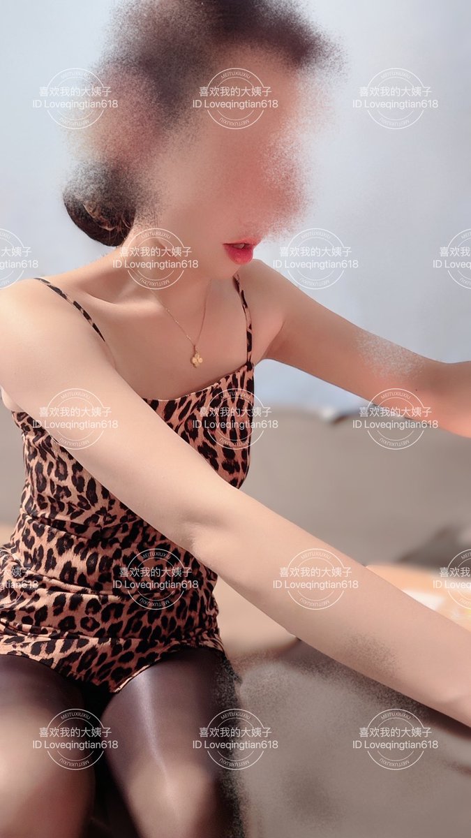 9月29号下午好兄弟们，下班回家了没见老婆，大姐在逗孩子玩呢，问大姐老婆去哪了，大姐说去拿快递了，说她也刚下班回家，唉这身衣服，豹纹➕黑色亮面丝袜，应该是我之前买的绫的
孩子现在会学话了，没敢上手，晚上在找机会吧 https://t.co/iecis1ona8