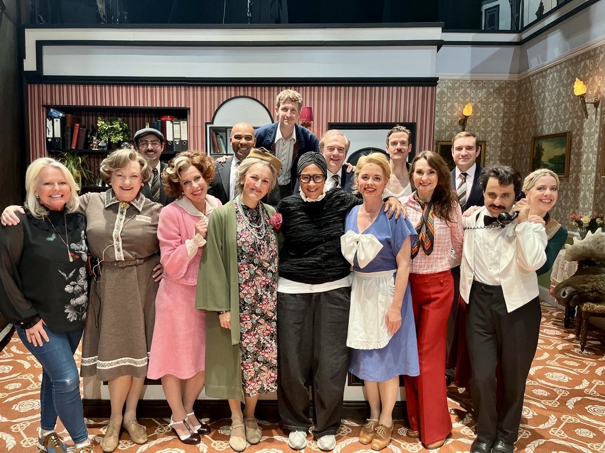 Queen Charlotte in the house! 👑💚🛎️ So exciting to meet ⁦<a href="/goldarosh/">Golda Rosheuvel</a>⁩ <a href="/FawltyTowersWE/">Fawlty Towers - The Play</a> this week
#BridgertonMeetsFawltyTowers
