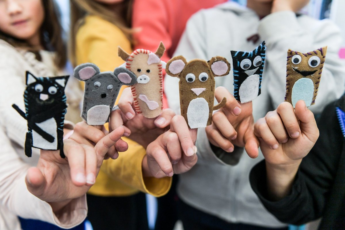 #Biblisenfolie met en lumière le rôle essentiel des bibliothèques &amp; médiathèques ce weekend. Plus de 2 000 événements gratuits ont lieu partout en France : lectures, ateliers, rencontres avec des auteurs, expositions, projections 👉 swll.to/NMSmxs
📷 Isabelle Harsin/MC