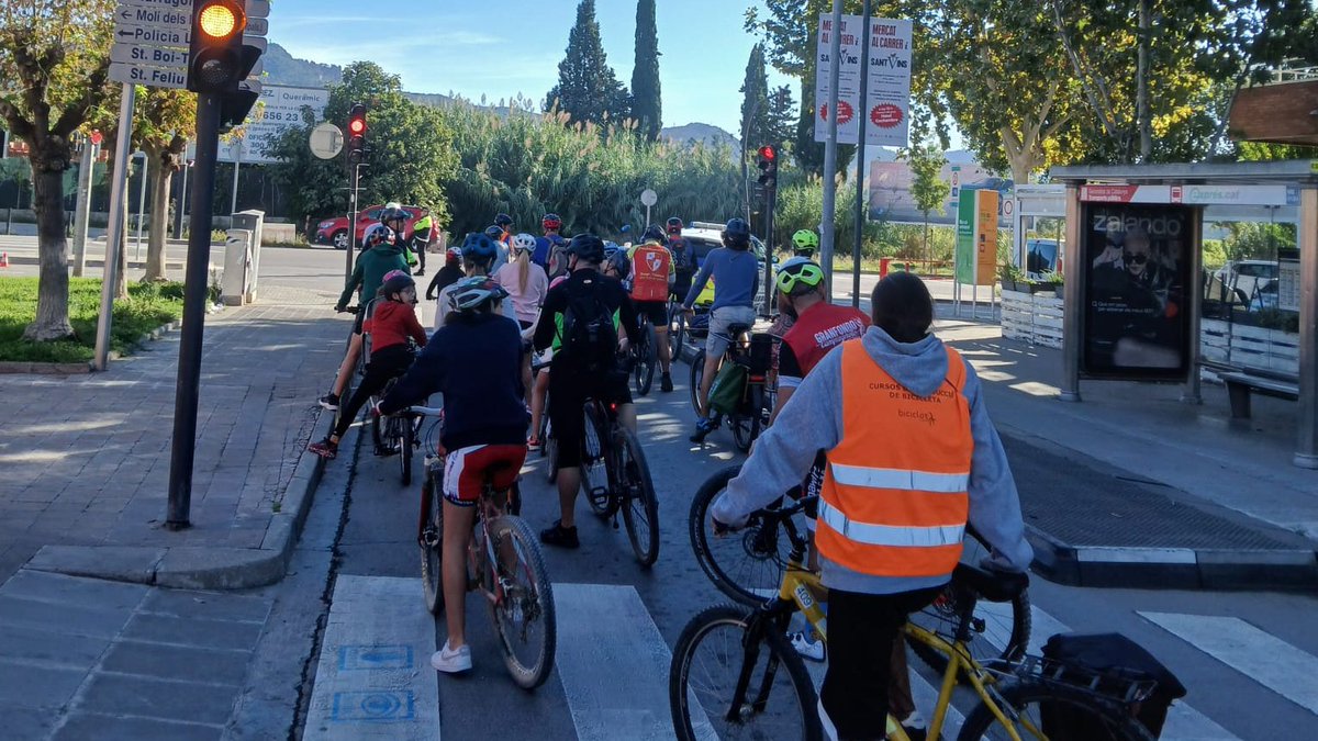 🚴‍♀️ Molt bon ambient i nou èxit d'organització durant la <a href="/baixcicletada/">La BaixCicletada</a>! Enguany, dotze municipis del Baix Llobregat, entre ells #SantVicençdelsHorts, han participat en la 21a edició d'aquesta passejada popular en bicicleta. Una matí d'esport genial! 🤩

#LaBaixCicletada2024