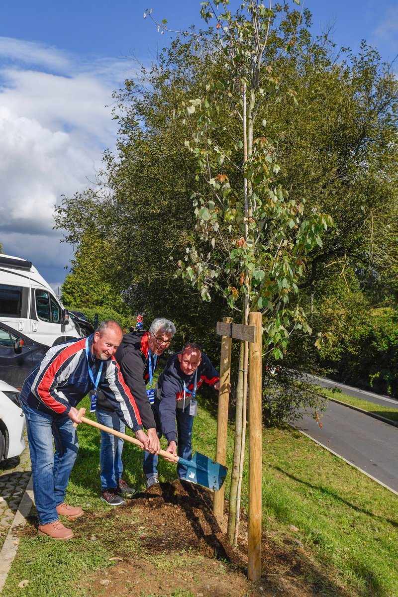 UEC_cycling's tweet photo. ๐ณ Celebrating the UEC Forest tree 53 planted in #Jeumont ๐ซ๐ท during #EuroTrials24!
๐บ๏ธ #UECForest info and map > https://t.co/QmzaWHtqsA https://t.co/JVcmYQc5rF