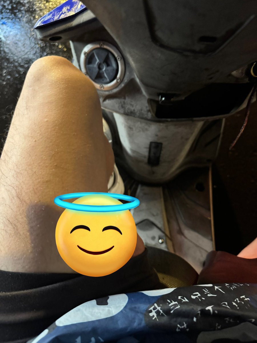 不好好騎車
他偷偷跑出來
哈哈哈哈