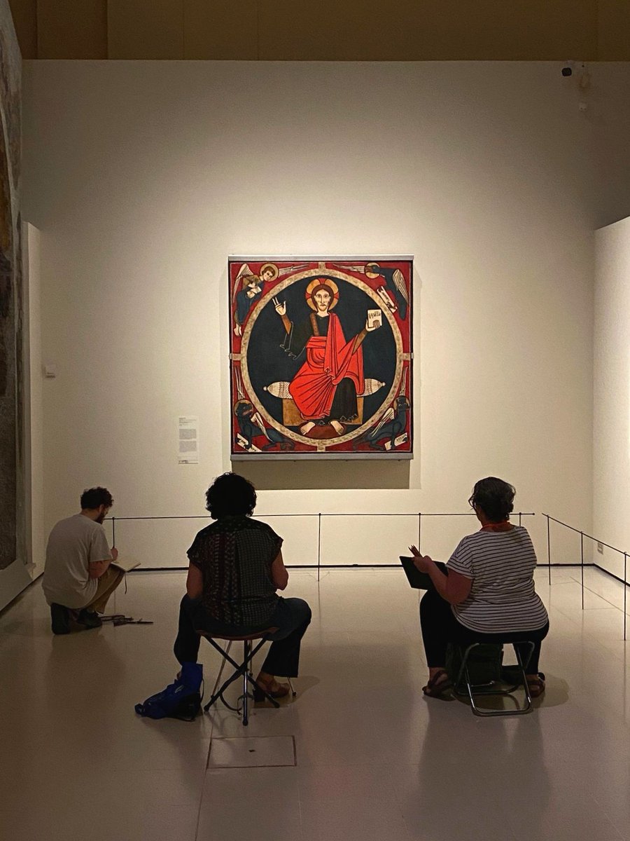 MuseuNac_Cat's tweet photo. Ens encanta tenir les sales del Museu plenes d'artistes!
Matí de romànic i Sketching ✏️ al #MNAC amb Urban Sketchers Barcelona.
#CapdesetmanaMNAC https://t.co/DGjuq6vF7x
