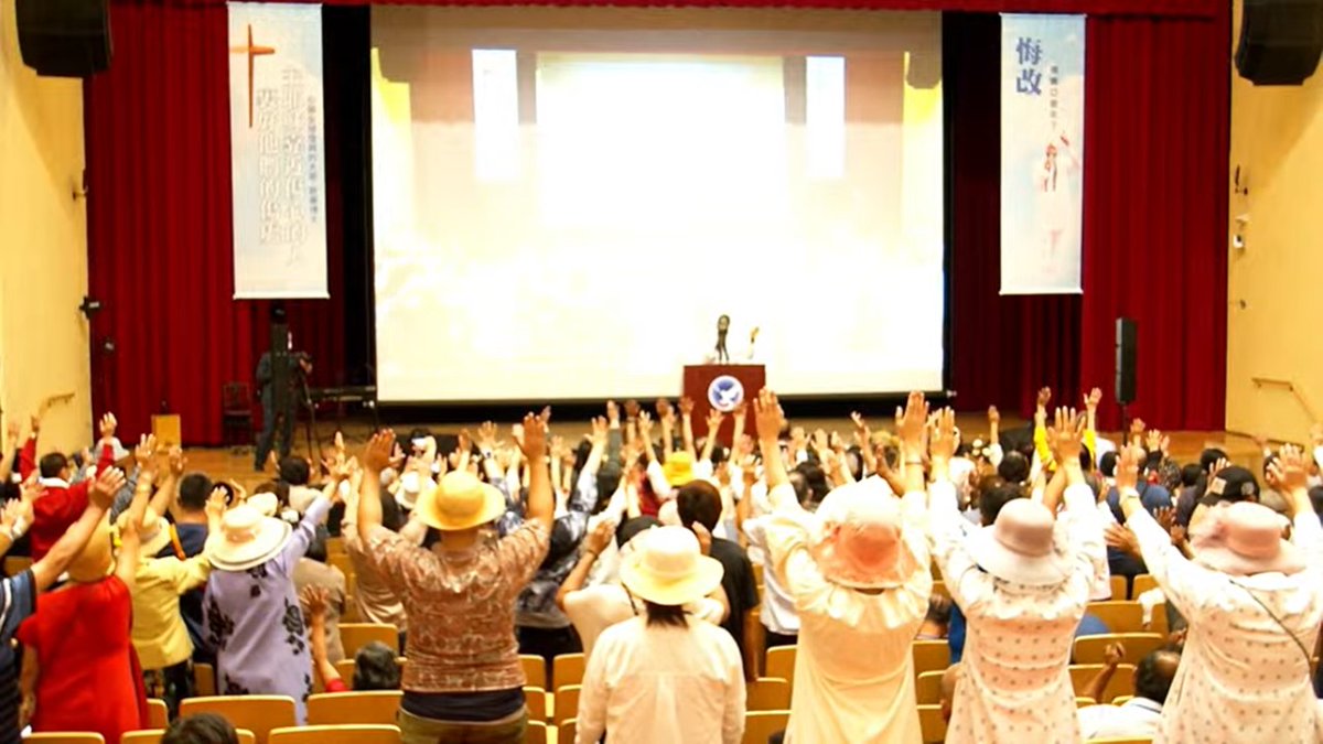 Izoindish's tweet photo. The Blood of Jesus is flowing now and setting the people of God free 
#TaiwanHealingService https://t.co/k5JOeVEtU4