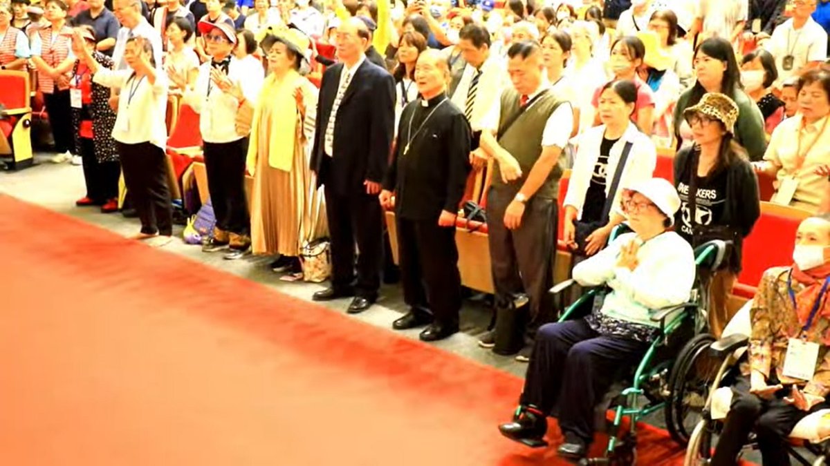 Izoindish's tweet photo. The Blood of Jesus is flowing now and setting the people of God free 
#TaiwanHealingService https://t.co/k5JOeVEtU4
