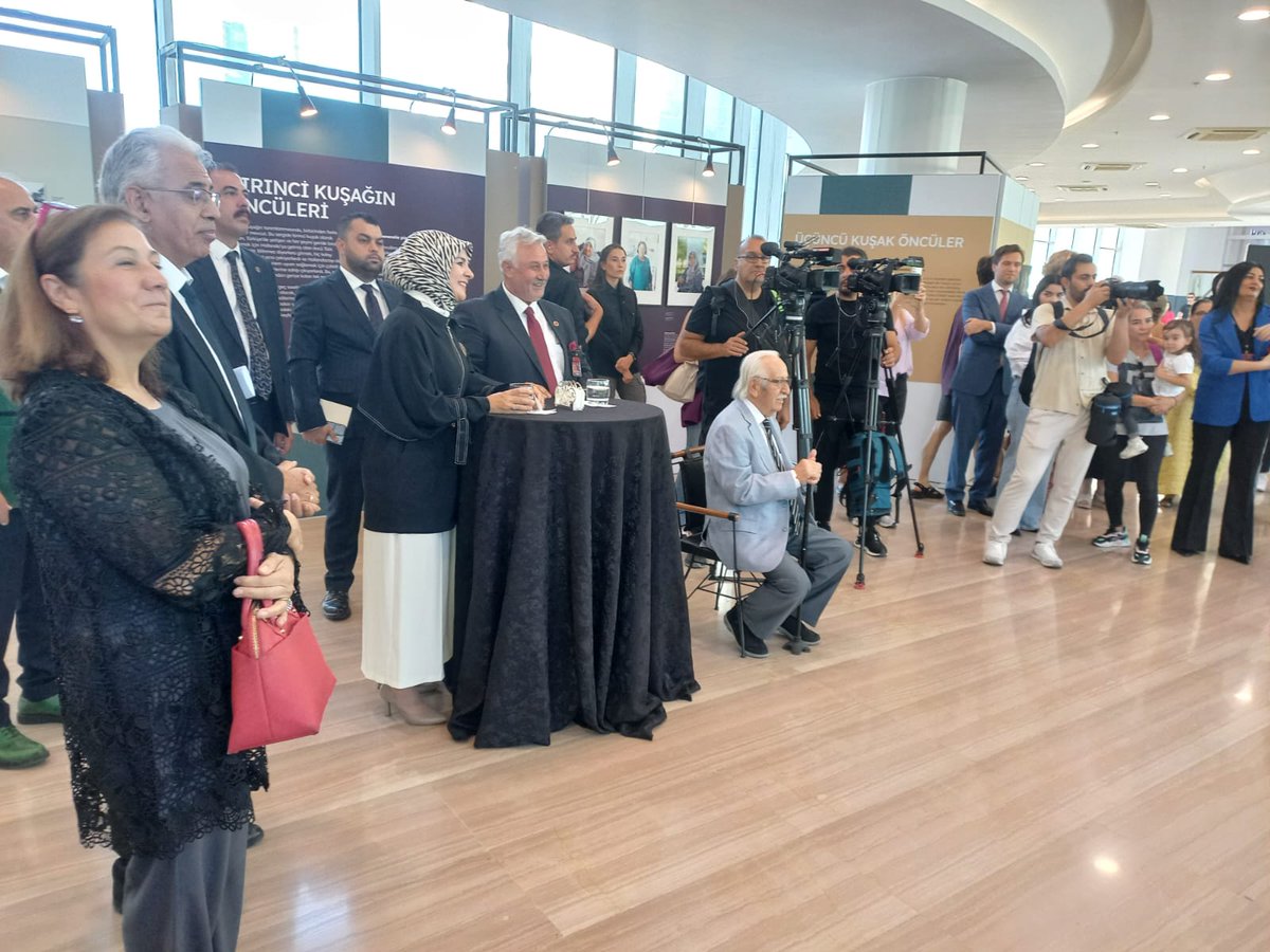 SebahattinTet18's tweet photo. Ankarada Hollanda Büyükelçiliği'nin düzenlediği Öncü Kadınlar sergisine Avrupa Platformu olarak katıldık ve destek verdik. Bizleri de davet ettikleri için Hollanda Büyükelçiliği'ne ve Ateşe'sine hemşehrim olan Aile Bakanı'mıza
 çok teşekkür ederim.. https://t.co/Ccg9RxRMvM