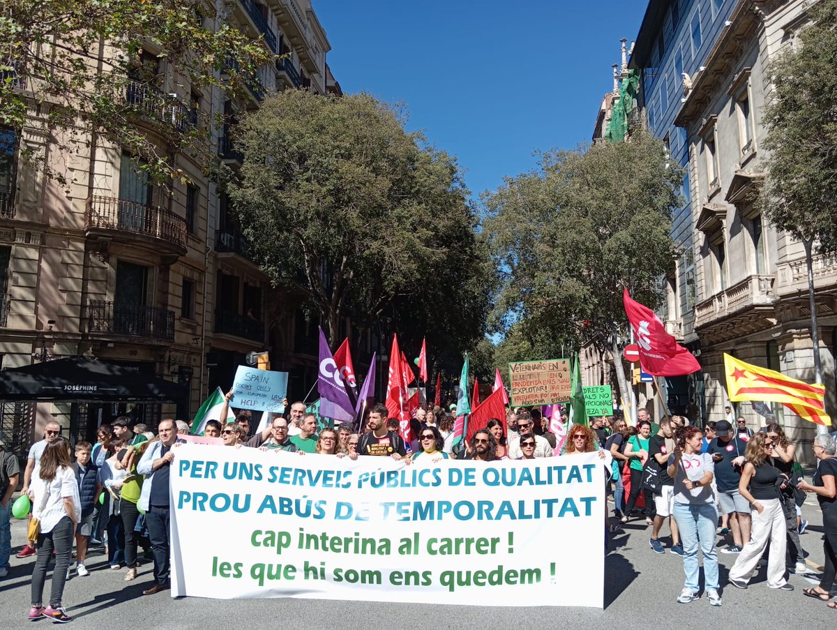 El personal abusado retomó ayer la lucha en Barcelona. No vamos a rendirnos, <a href="/oscarlopeztwit/">Oscar López Agueda</a> <a href="/desdelamoncloa/">La Moncloa</a>, porque luchamos por lo que es de justicia tras años y décadas de servicio público.
¡Nos vemos el 19 de octubre en Madrid!
#QuienesEstamosNosQuedamos #19OctYoVoy #FijezaYA