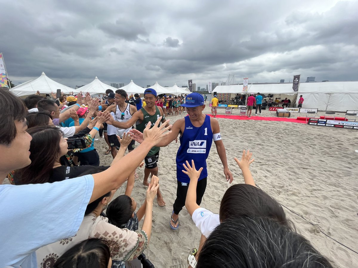 beach_kabto's tweet image. 🇯🇵ジャパンビーチバレーボールツアー2024第7戦グランドスラムお台場大会　表彰式

🥇 髙橋巧･池田隼平ペア
🥈 上場雄也･長谷川徳海ペア
🥉 石島雄介･庄司憲右ペア
🥉 倉坂正人･上田翔貴ペア

応援ありがとうございました！

#カブトビーチバレーボールプロジェクト
#ビーチバレー
#KABTO #カブト