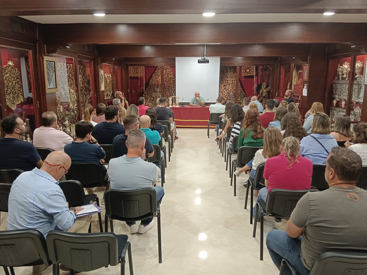 Esta semana hemos tenido nuestra primera de contacto. Nuestro Diputado Mayor de Gobierno nos expuso sus ideas, nos pusimos al día y luego en la convivencia hicimos realidad aquello de que muchas ideas crecen mejor cuando se trasplantan a otra mente distinta de la que surgieron.