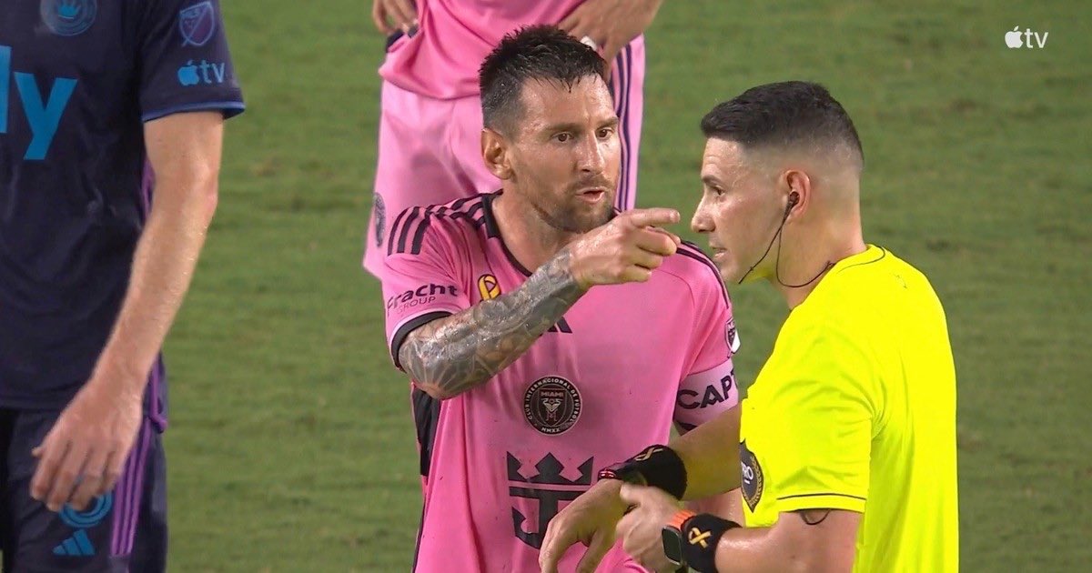 ActuFoutreOff's tweet image. 🚨💣 Les propos choquants de Lionel Messi à l’arbitre du match :

« Qué miras bobo ? Gougougaga Antonella. »

(@LaureBoulard)