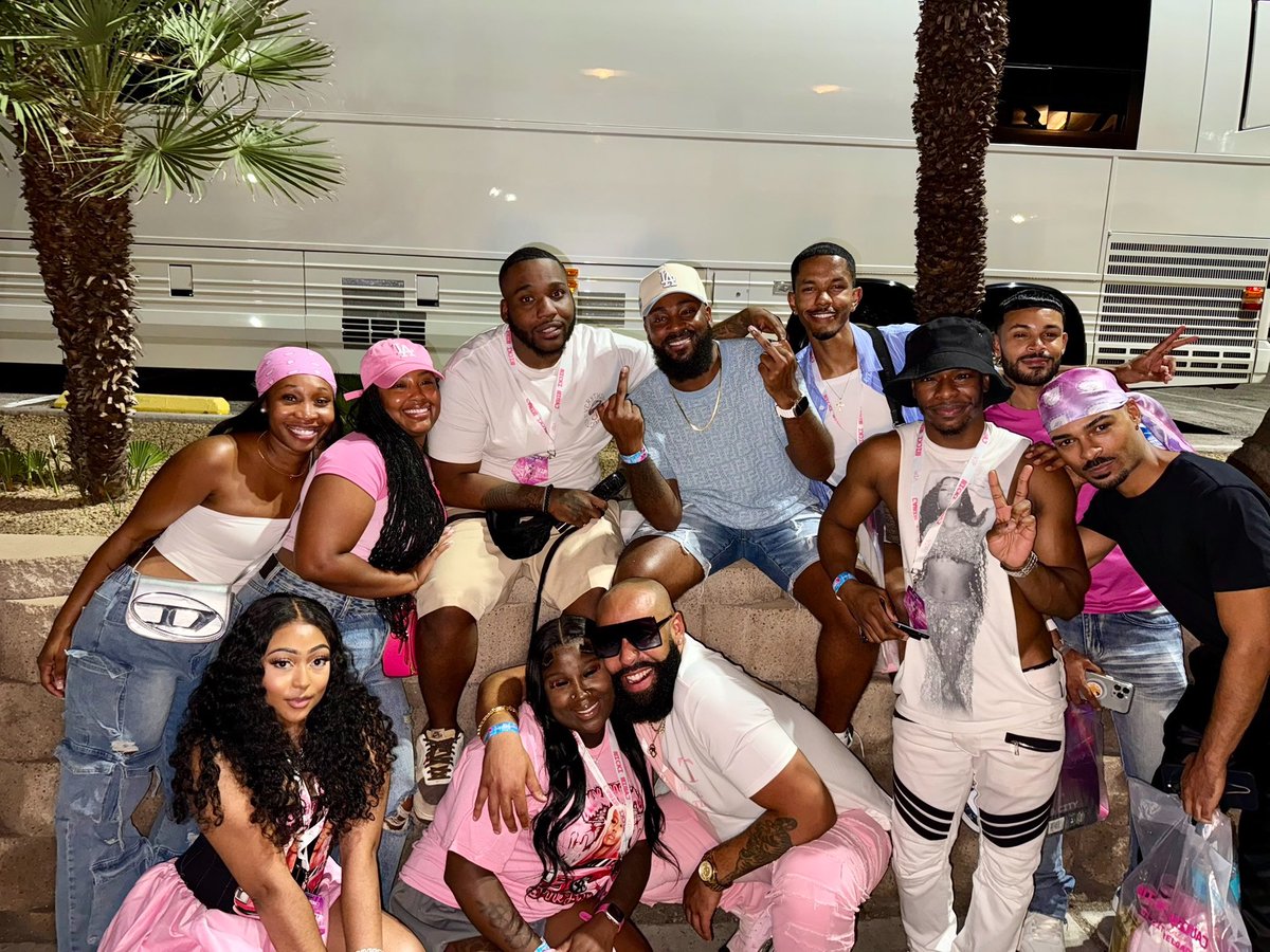 _TheRealCarlie's tweet photo. Thank you Nicki and Pedro for everything 💕 @NICKIMINAJ @celebslovenicki #SmallBacks ✨ https://t.co/7MoULXlW3m