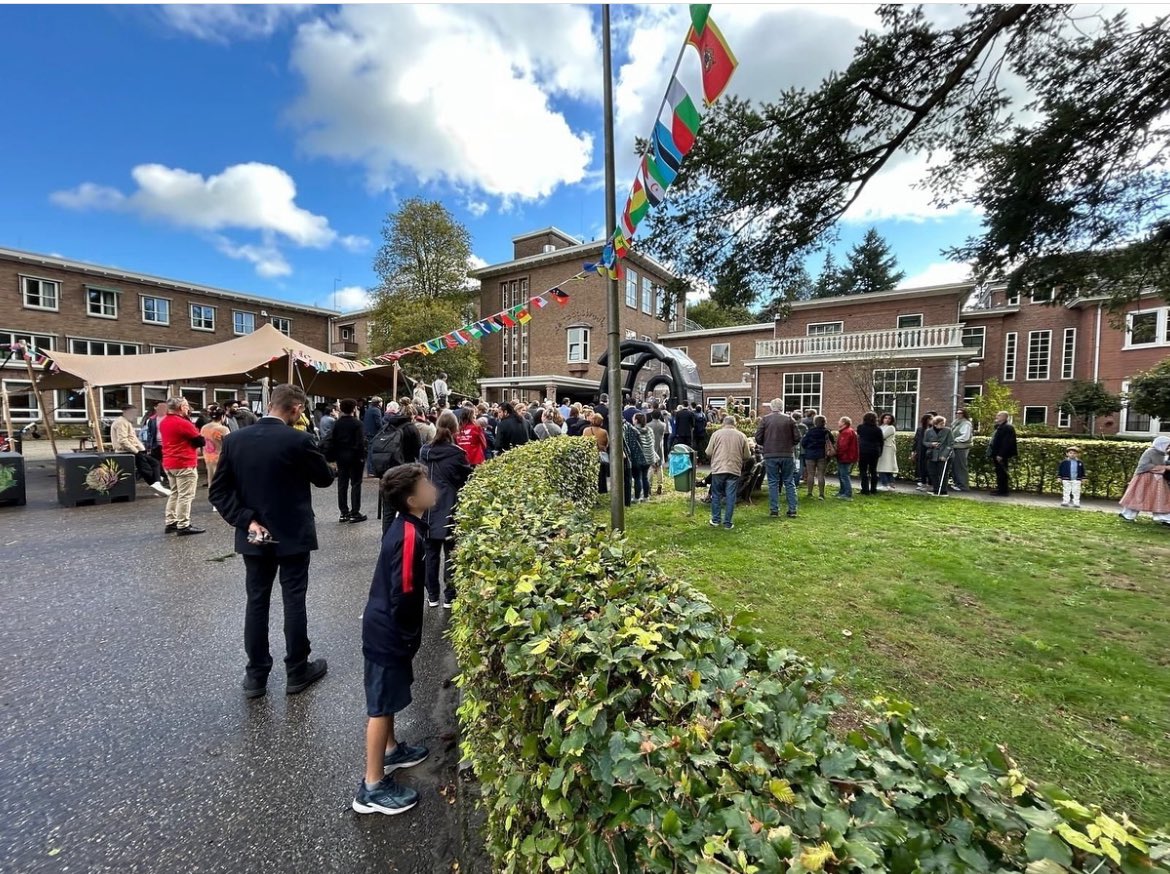 Wat een super geslaagde open dag vandaag met meer dan 800(!) bezoekers! U allen hartelijk dank voor het komen en alle medewerkers, vrijwilligers en bewoners hartelijk voor het mogelijk maken van deze dag! #Coa #leersum #opendag #burendag