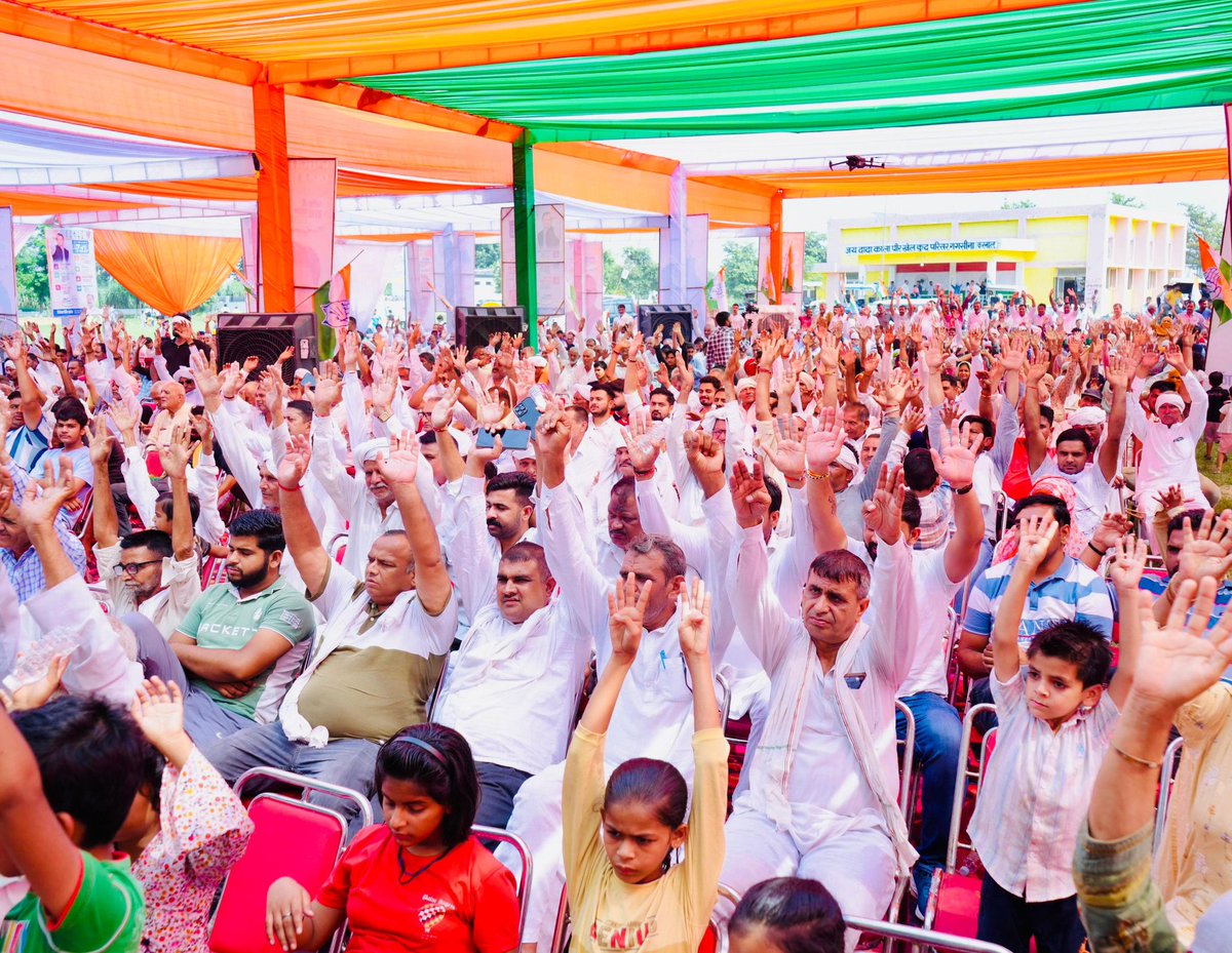 Virender Singh Rathore (@virenderrathor) on Twitter photo घरौंडा विधानसभा क्षेत्र के गगसीना गावं में हरियाणा के दिलों की धड़कन एवं रोहतक से सांसद भाई <a href="/DeependerSHooda/">Deepender Singh Hooda</a> जी ने जन सभा को सम्बोधित किया। इसके लिए मैं घरौंडा विधानसभा क्षेत्र के जनमानस की तरफ से हार्दिक धन्यवाद करता हूँ।
#AaRahiHaiCongress घरौंडा विधानसभा क्षेत्र के गगसीना गावं में हरियाणा के दिलों की धड़कन एवं रोहतक से सांसद भाई <a href="/DeependerSHooda/">Deepender Singh Hooda</a> जी ने जन सभा को सम्बोधित किया। इसके लिए मैं घरौंडा विधानसभा क्षेत्र के जनमानस की तरफ से हार्दिक धन्यवाद करता हूँ।
#AaRahiHaiCongress