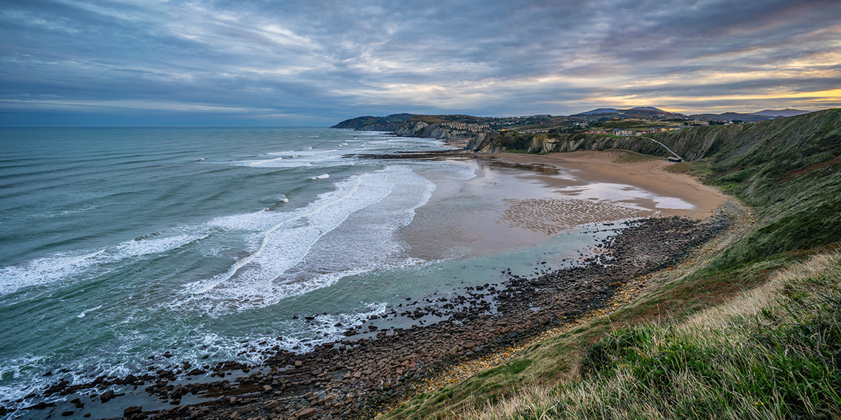 SpainInIsrael's tweet image. Surround yourself with nature in the #BasqueCountry and forget about the rest of the world... 💚

The untamed beaches of #LaSalvaje, #Arrigunaga and #Laga are perfect for a relaxing getaway... 😍

👉 bit.ly/3ppASIU

#VisitSpain #SpainCoast @VisitBasqueCtry