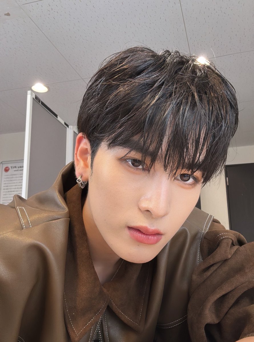 Ppsanta's tweet photo. 🤟🏻✨ #ThaiActorsFEST https://t.co/6yyOE5WybY