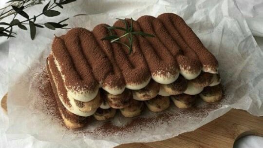malusokay's tweet photo. craving tiramisu 💭 https://t.co/FhnVOEEIaK
