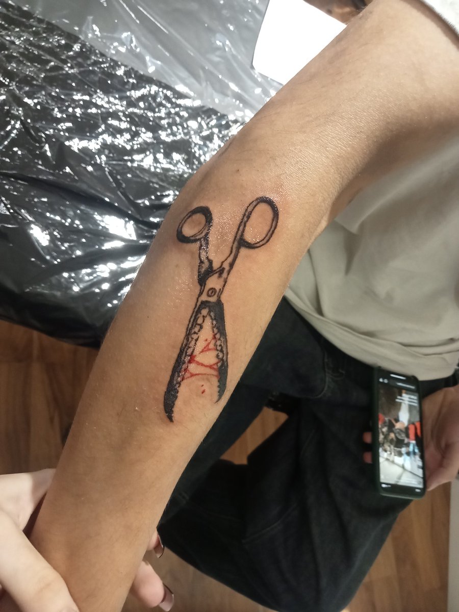 as minhas primeiras tatuagens em pele humana no meu namorado hehe