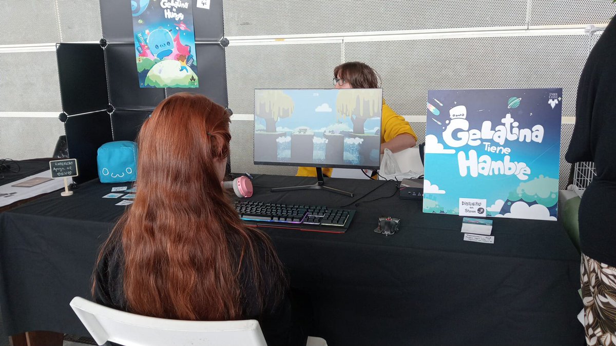 UnderCastleDevs's tweet photo. Segundo día de #LEREZUP a tope 🔥🔥🔥
@gaming_troop https://t.co/xNwJ0i2b5i
