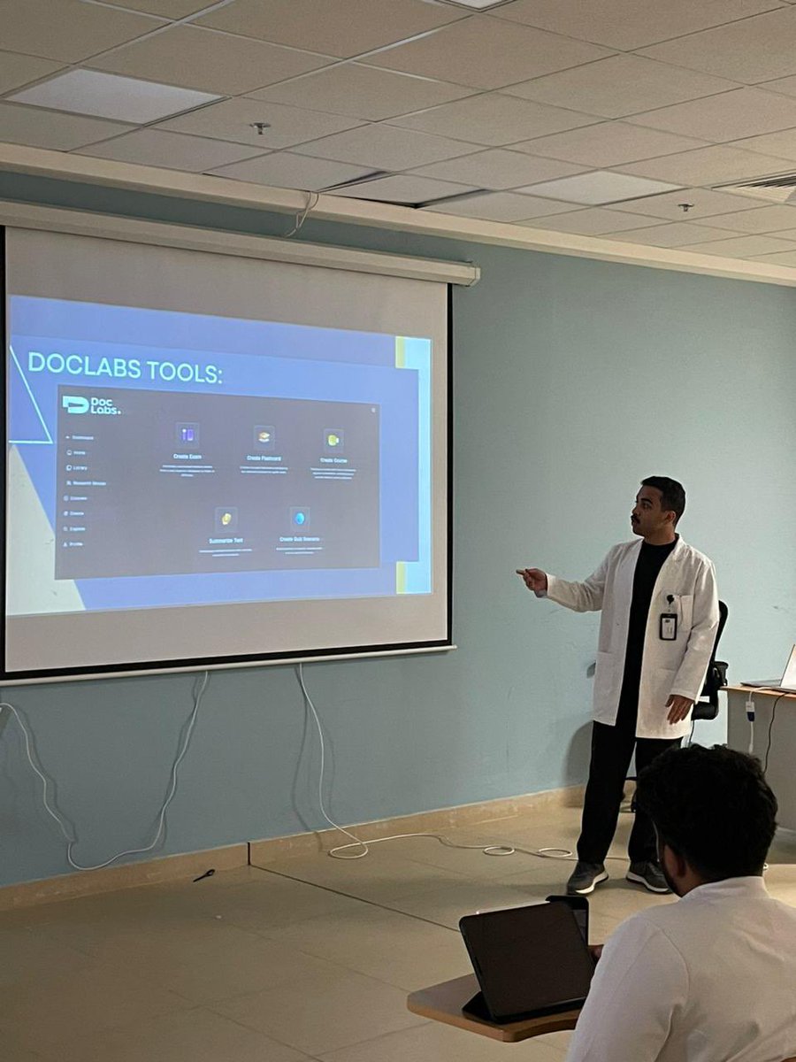rkn5_'s tweet image. &quot;اليوم تشرفت بتقديم منصة دوكلابز لزملائي، والتي تمكننا كطلاب من الاستفادة من أدوات الذكاء الاصطناعي لتعزيز مسيرتنا العلمية. فخور بالمشاركة في هذه المبادرة الملهمة، وسعيد بالفرصة التي أتيحت لي لتبادل المعرفة ودعم زملائي في رحلة التعلم.&quot;