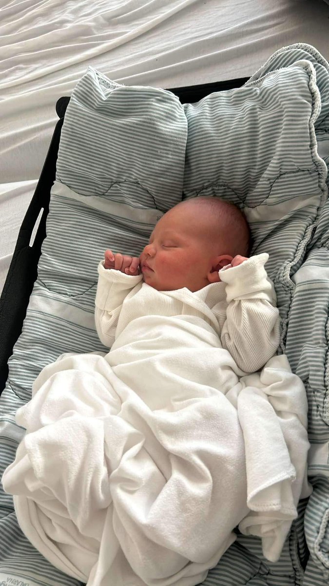 Been a few crazy days, girlfriend lost a bit over 2 liters of blood during the aftermath of childbirth but is now doing fine. I am
now a first time dad to our daughter. Born 25/9 7 PM. ❤️