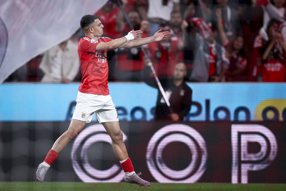 Finally 😅🏹

Happy with this huge victory and to score my first goal with @slbenfica at home. 🦅✅

Place in the Champions league now! 

Thanks for the support! TODOS JUNTOS ❤️