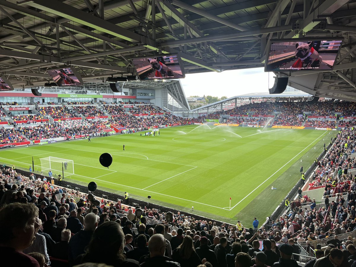 TaityWHU's tweet photo. Brentford (A) https://t.co/sU2pnUThwi