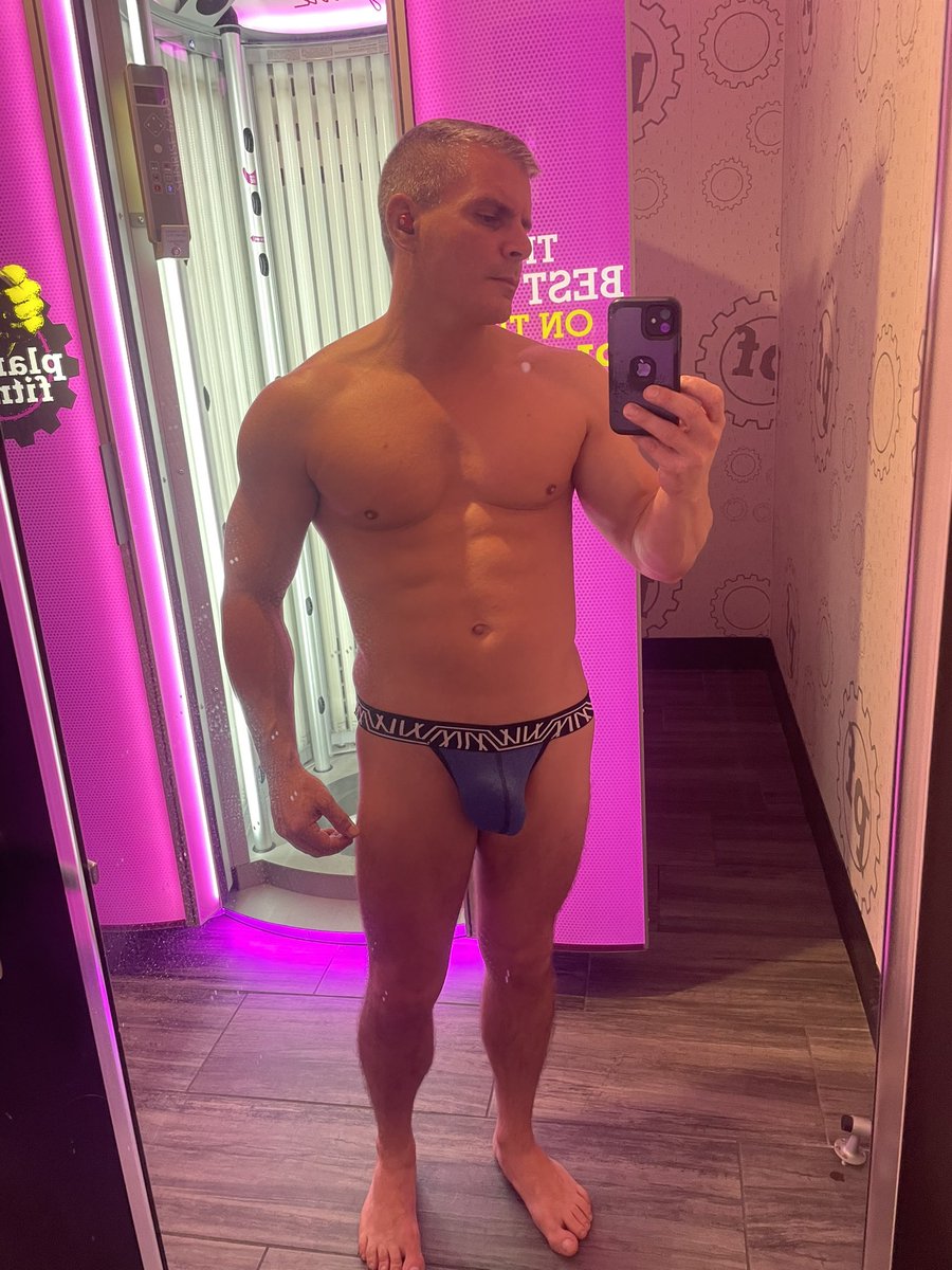 derek_jordanx's tweet photo. Jockstrap and a rare ass shot. https://t.co/IalVuBnvPN
