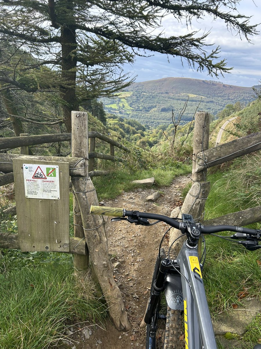 matrowlands's tweet photo. A nice spin round Twrch this morning! Thanks to the eagle eyed spotter for the correction! 👀 https://t.co/h74xL5IDCX