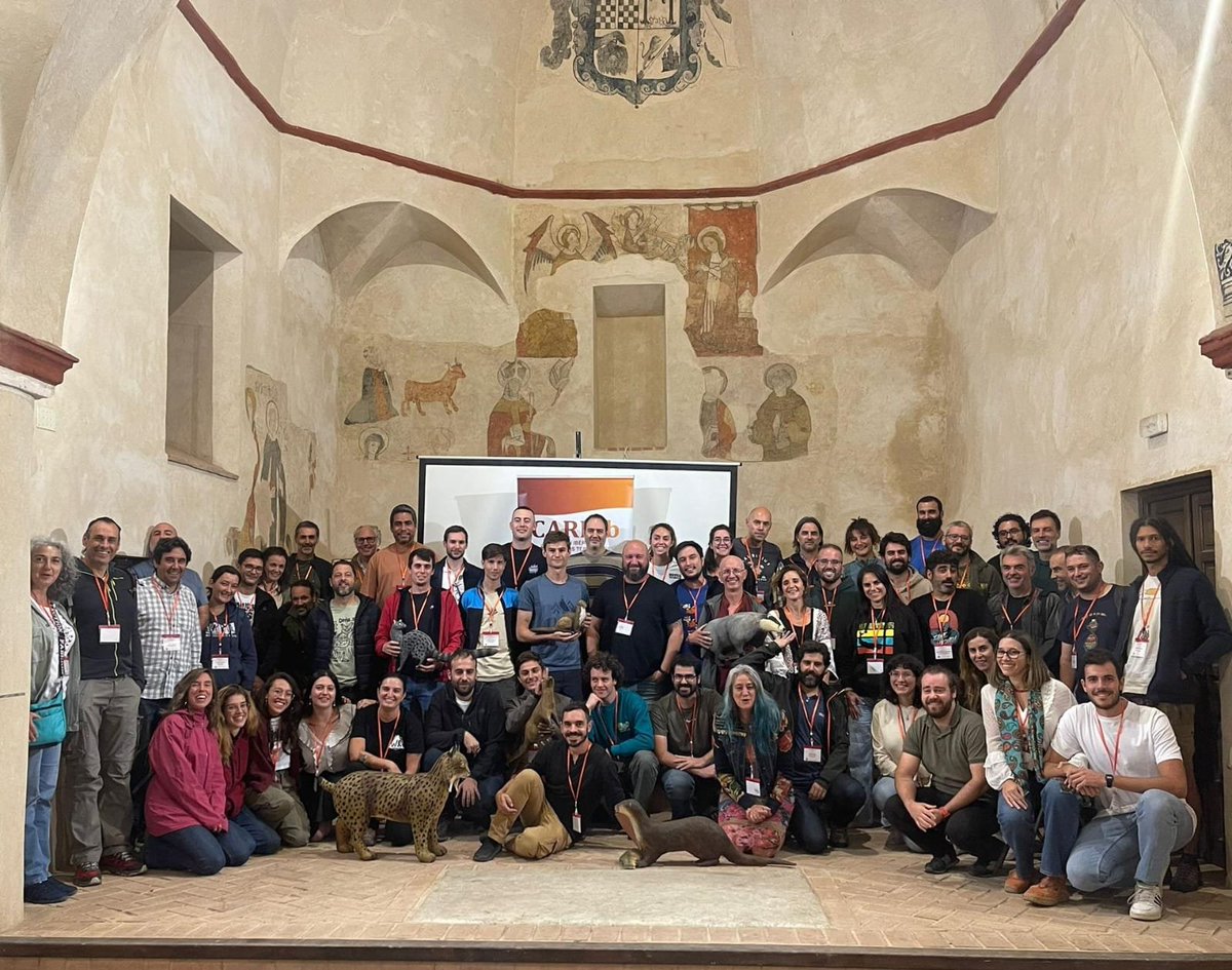MaD_OnTheRoad's tweet photo. Este finde hemos estado en el Primer Congreso del Grupo de #Carnívoros Terrestres de la @SECEM_ (#CARNib) en #Aracena. Guille nos ha hablado de los resultados de #ProyectoSAFE con respecto a los carnívoros ibéricos https://t.co/npThtXNzXI