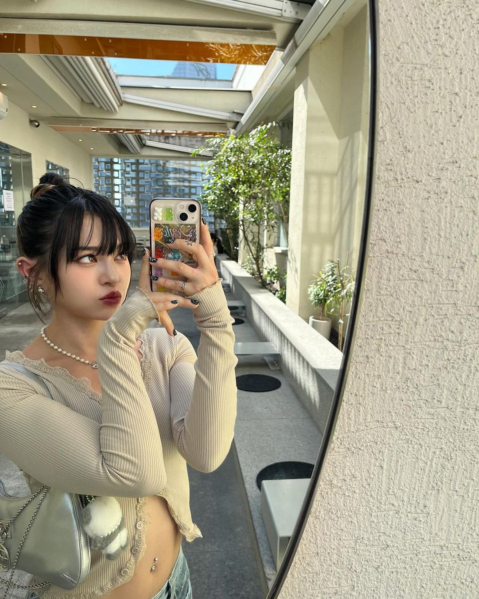 KimSeriUpdates's tweet image. 📢 #AleXaUpdate @AleXa_ZB 

IG Post Upload 
"Happy hoa hoa hoa season 🍂" 

#AleXa #알렉사 #AITrooper