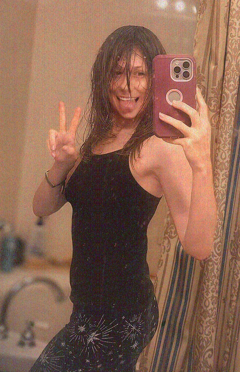 Couldn’t fight the urge to take a dirty mirror selfie this morning 😂
#mirrorselfie