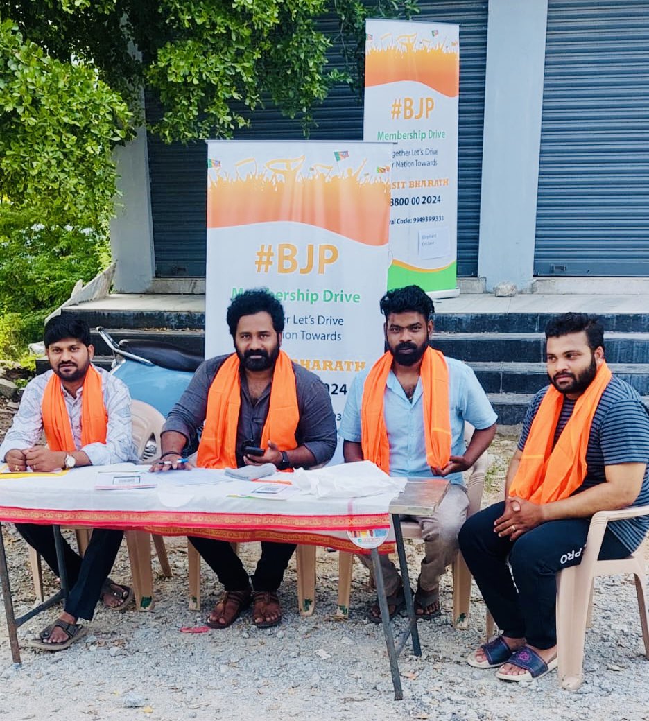 rachamalla_here's tweet photo. Conducted #SadasyataAbhiyan Camp at #ElephantEnclave It was great interacting with the residents of the colony.!! https://t.co/Gir9tSw4cM