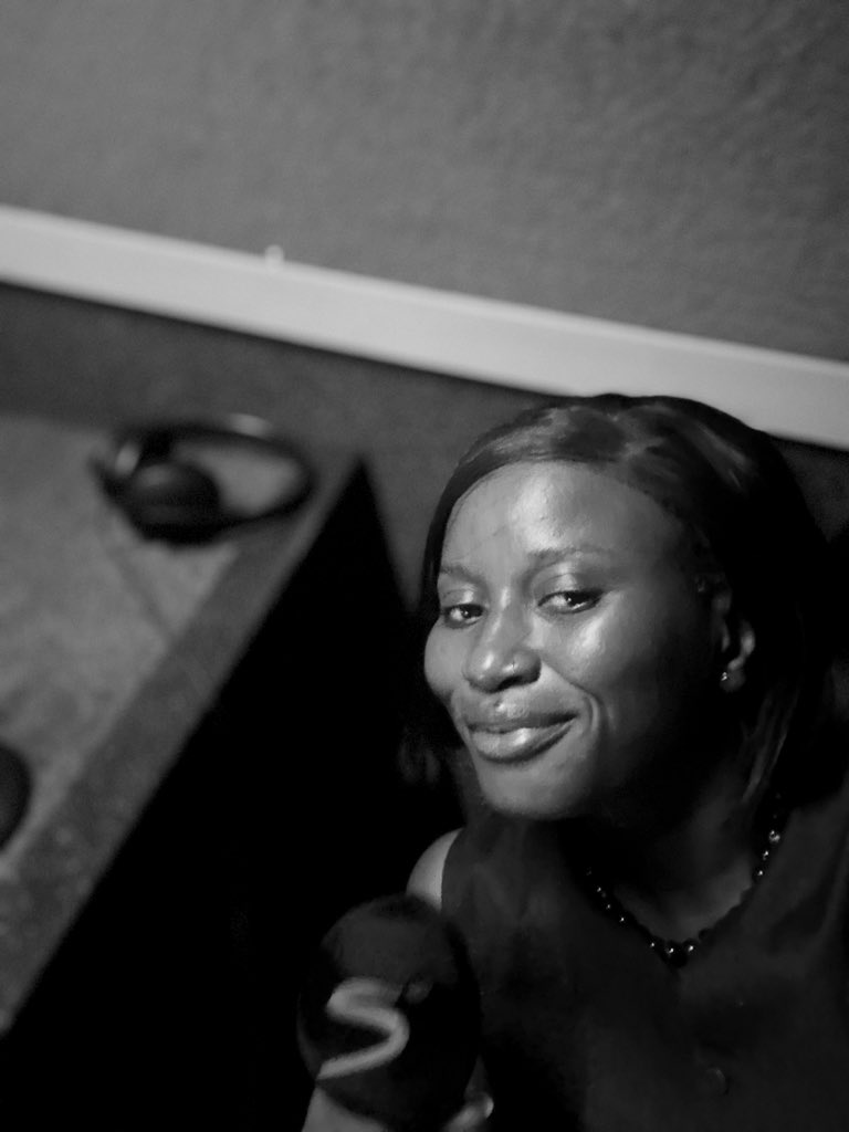 OfficialSuo's tweet image. Join me as your #OfficialPidginCommentator as Ipswich Town take on Aston Villa AND Manchester United play Tottenham Hotspur at Old Trafford.
I say GG all around, what say you? 😉 
203 on @dstv change language options to pidgin and we’re live! 🎙️⚽️ 

#EPL
#ChiefSuo
#EnergyChief…